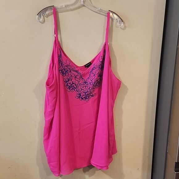Beautiful embroidered torrid top size 5 perfect condition - Picture 5 of 5